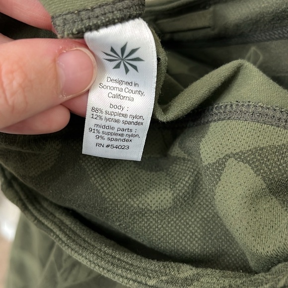 Athleta Green Tropical Excursion Tight Yoga Fitness Pant Joggers Size Medium - Picture 6 of 6